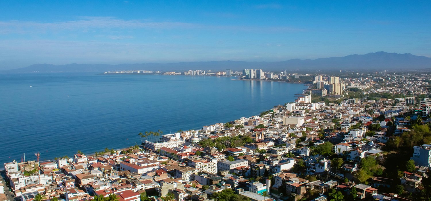 You are currently viewing Life in Puerto Vallarta: Why People Come for a Week and Stay for Good